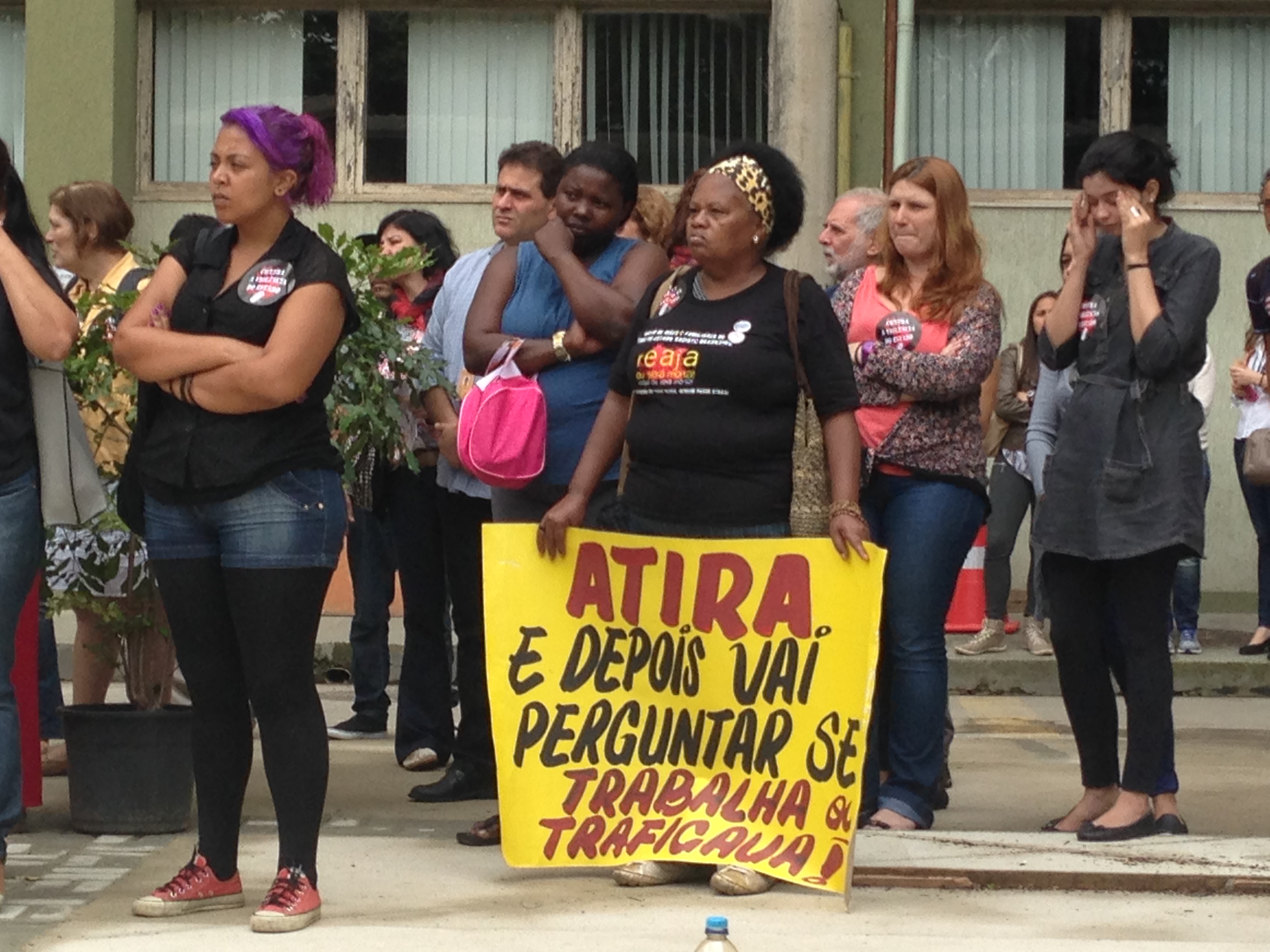 Em homenagem a vítimas de violência policial no RJ, moradores e familiares clamam por Justiça