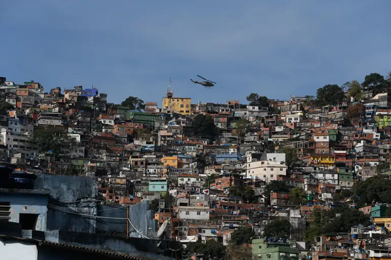 Fachin vê avanços do Rio contra letalidade policial, mas amplia exigências na ADPF das Favelas