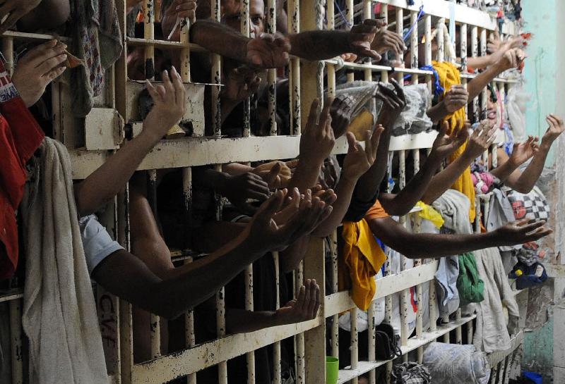 Cela superlotada de prisão em Vila Velha (ES), em 2009. Foto: Wilson Dias/Abr