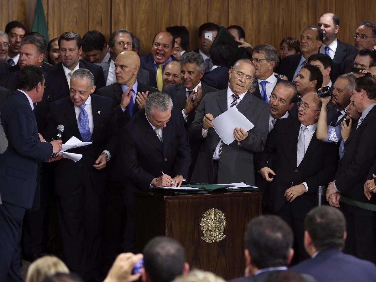 Brasília - O presidente interino Michel Temer durante cerimônia de posse aos ministros de seu governo, no Palácio do Planalto (Valter Campanato/Agência Brasill)