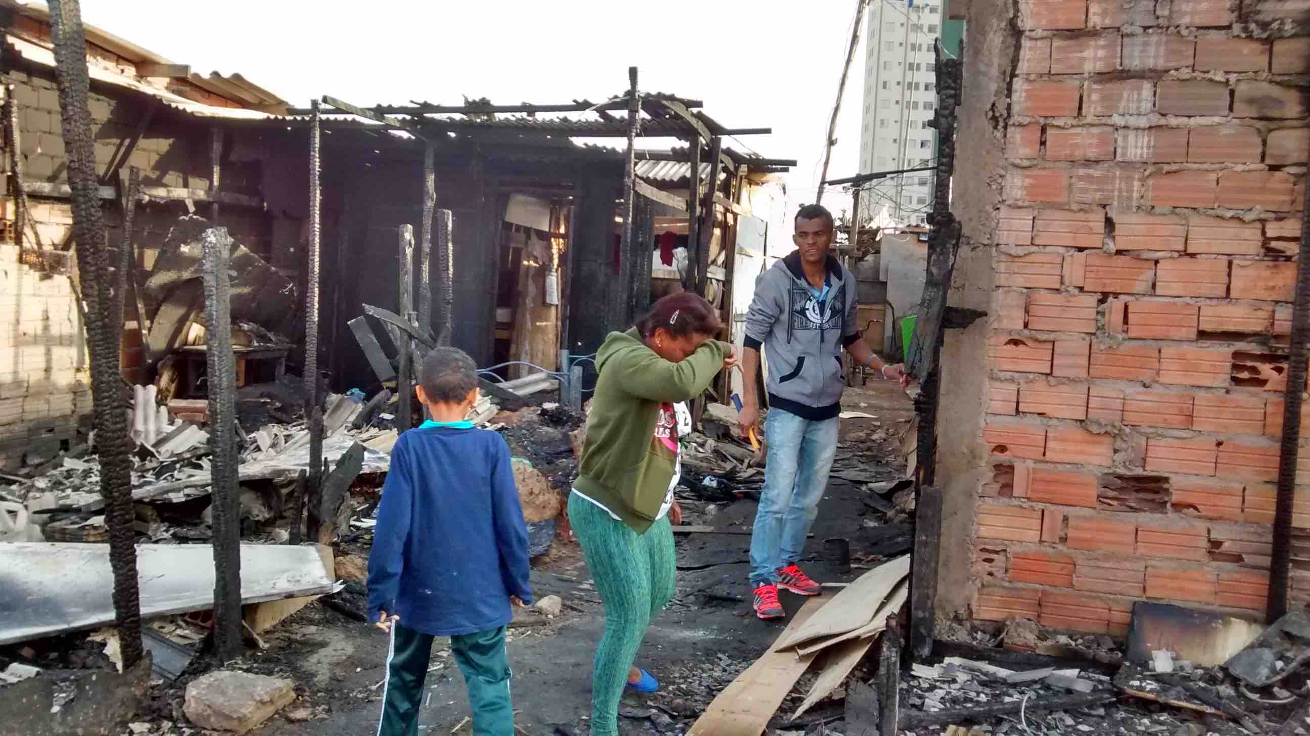 20160719 Caramante favela queimada