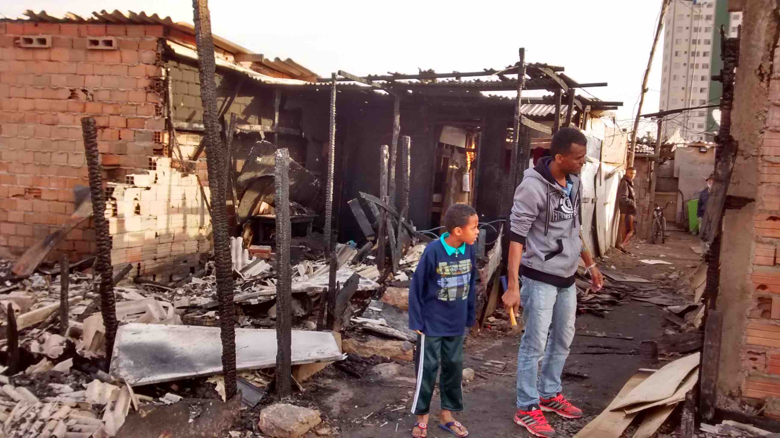 20160719 Caramante favela queimada