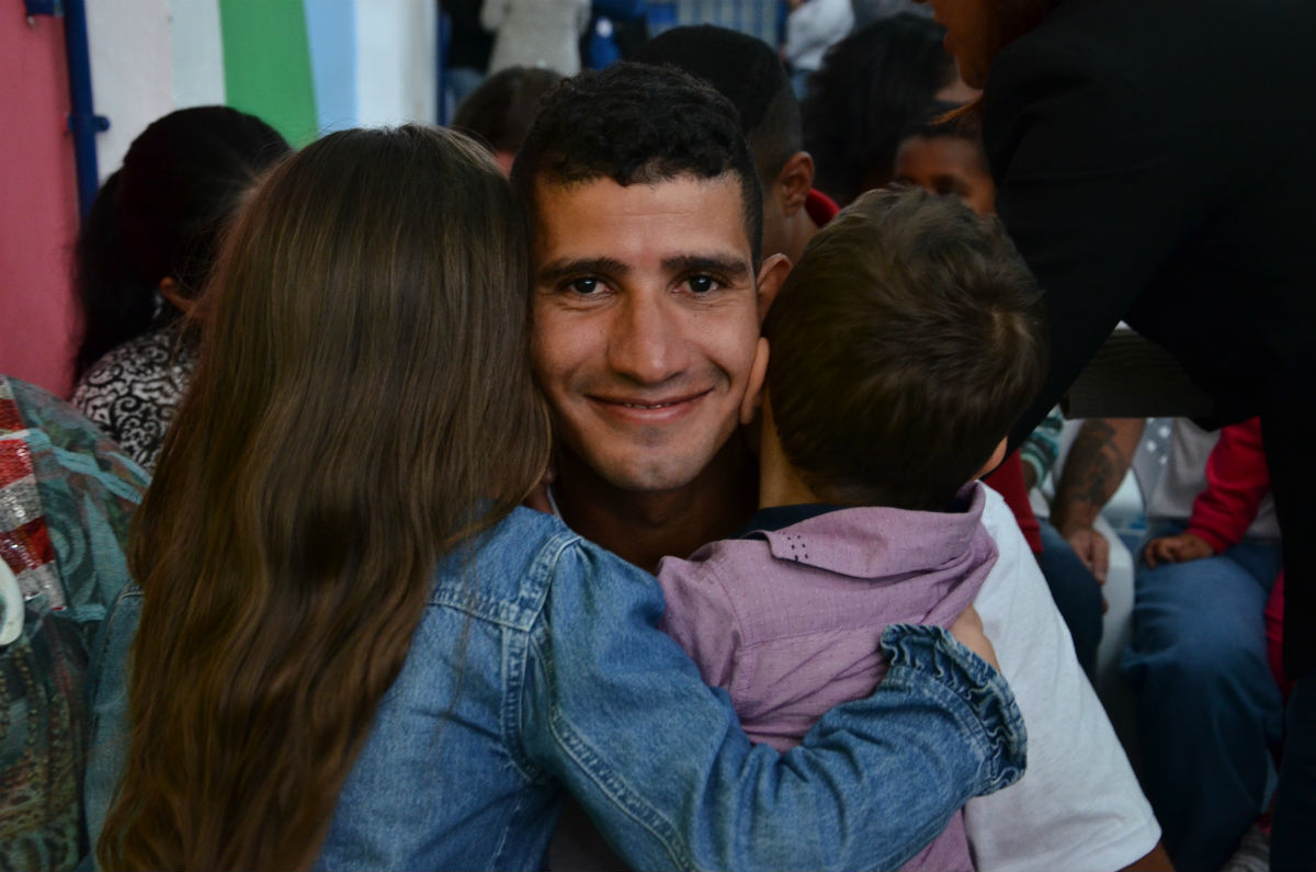 Daniel e seus filhos, em Potim (Foto: Divulgação/SAP)