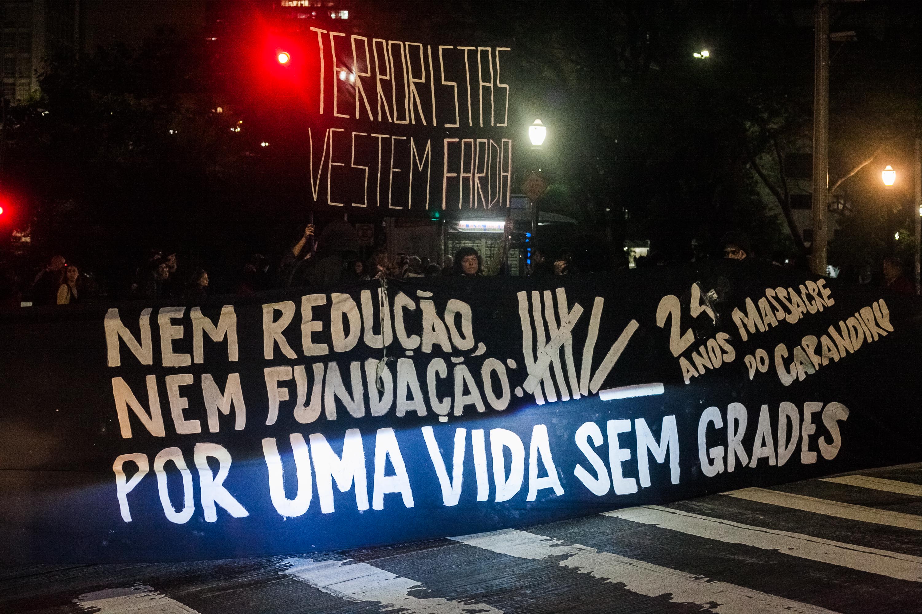 Movimentos sociais promovem ato em memória para relembrar, vinte e quatro anos depois, o massacre do Carandiru (Foto: Sérgio Silva)