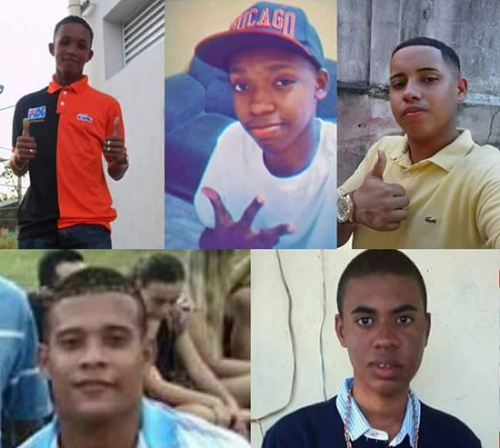 Wilton Esteves, Roberto de Souza, Wesley de Castro, Cleiton Correa e Carlos da Silva foram mortos por PMs em Costa Barros há um ano (Foto: Reprodução)