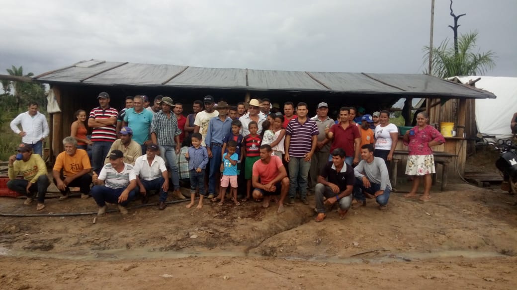 Moradores fazem caminhada e pedem paz durante manifestação em Colniza (MT), Mato Grosso