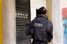 Policial do Core de costas, no Rio de Janeiro