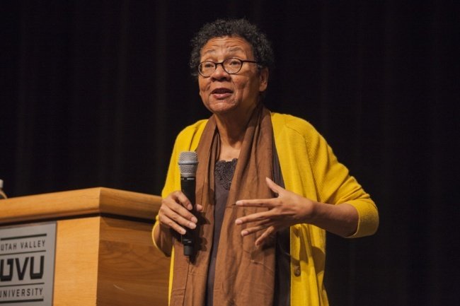 Bell Hooks (1952-2021) - A Terra é Redonda