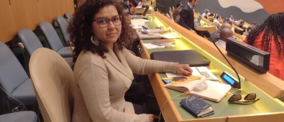 Ingrid Lorena, do Cadeca-CE, apresentando denúncia na ONU