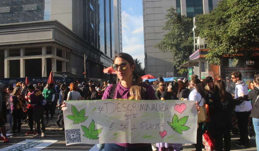 Maria Angela pede a descriminalização da maconha na Marcha da Maconha 2023.