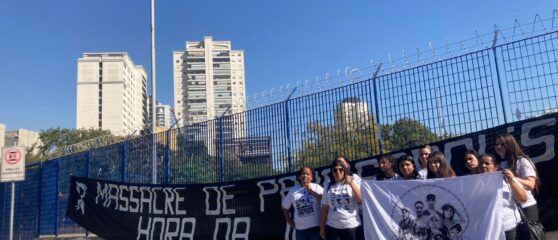 Familiares protestam antes da 1ª audiência do massacre de Paraisópolis
