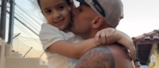 Em saída temporária, Fernando pôde tirar fotos com a filha mais nova pela primeira vez | Foto: Arquivo pessoal