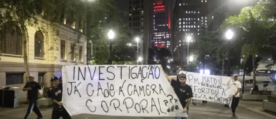 foto de protesto em memória de Reginaldo Júnior, o África Menor, no Centro de São Paulo